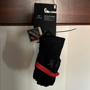 Arc'teryx Venta GTX Gloves - Black with Red Accent